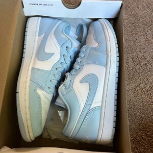 Wmns Air Jordan 1 Low 'Ice Blue' size 8.5